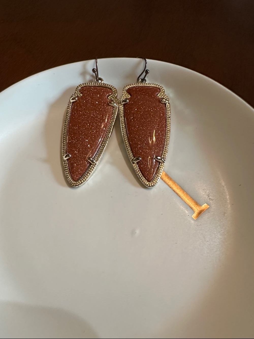 Kendra Scott Gold-Tone Glitter Brown Drop Earrings